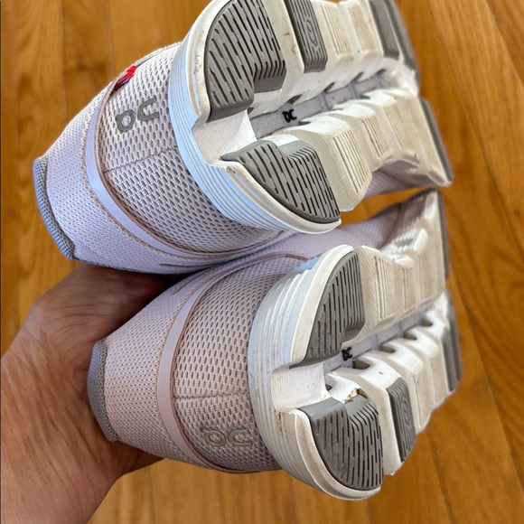 ON New Cloud 5 women’s sneaker, lily Frost women’s size 10 - Picture 8 of 9